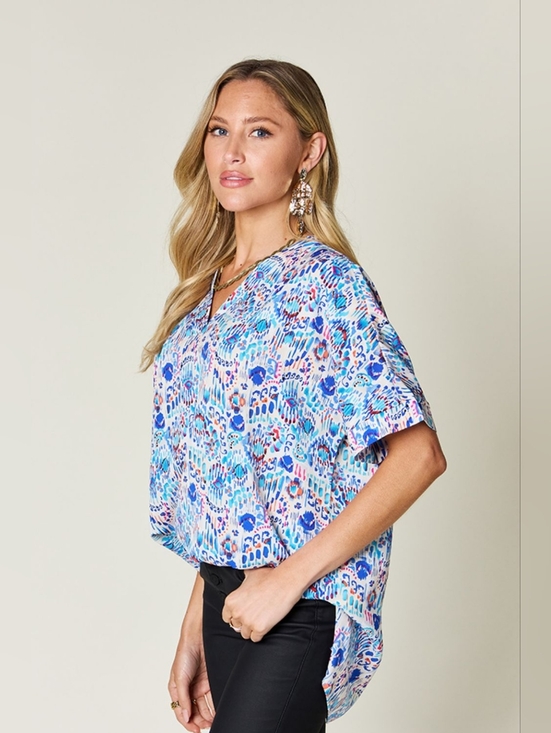 Just Jen Tops - Printed V-Neck Short Sleeve Spring Top in Multi Blue- Plus Size Available